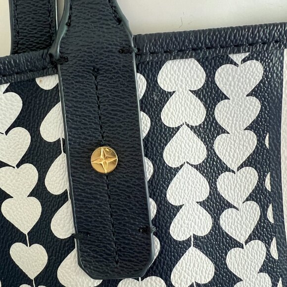 C. Wonder Signature Tote with Shoulder Straps - Picture 6 of 11